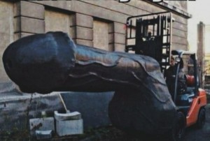Создать мем: giant dick, скульптура, памятник