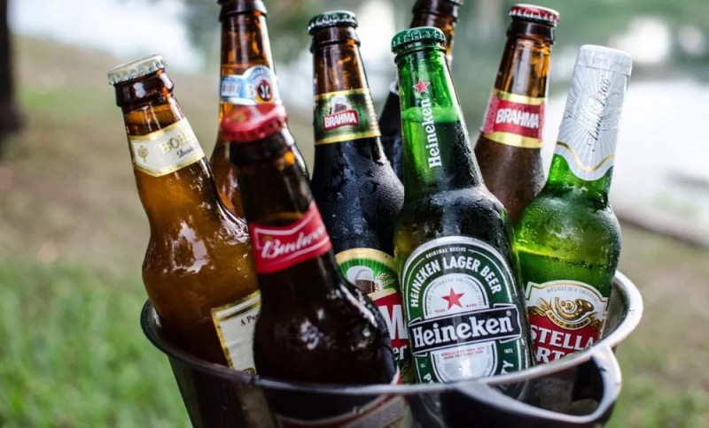 Create meme: bottled beer, Heineken beer, stella artois alcoholic beer