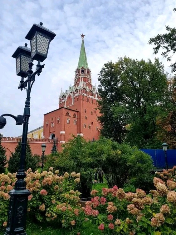 Создать мем: александровский сад, башни кремля москвы, александрийский сад в москве