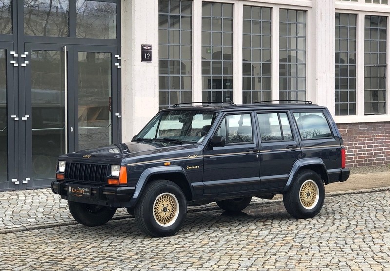 Create meme: Jeep Grand Cherokee 1990, jeep cherokee 1990, Jeep Cherokee