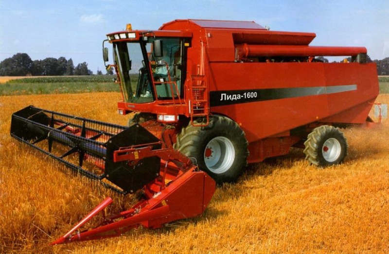 Create meme: combine harvester lida 1600, combine harvester lida-1300, combine polesie