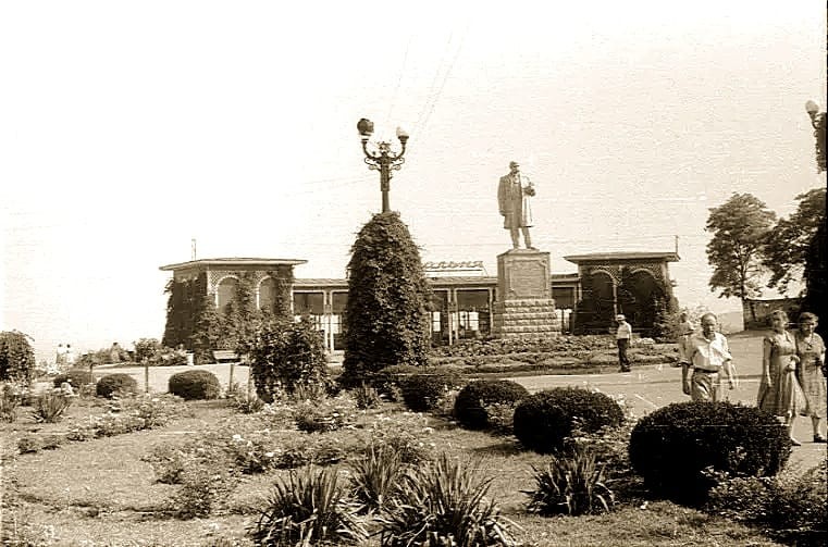 Create meme: sochi 1979 fountain, alupka lenin square, old sochi