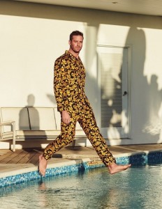 Create meme: versace pajamas, giraffe pajamas for men, leopard pajamas for men