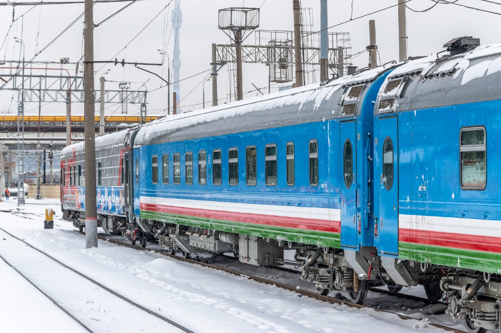 Создать мем: пассажирский вагон твз 61-4447, пассажирский вагон, поезд славянский экспресс