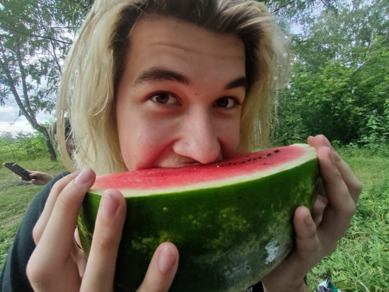 Create meme: girl , ripe watermelon, watermelon 