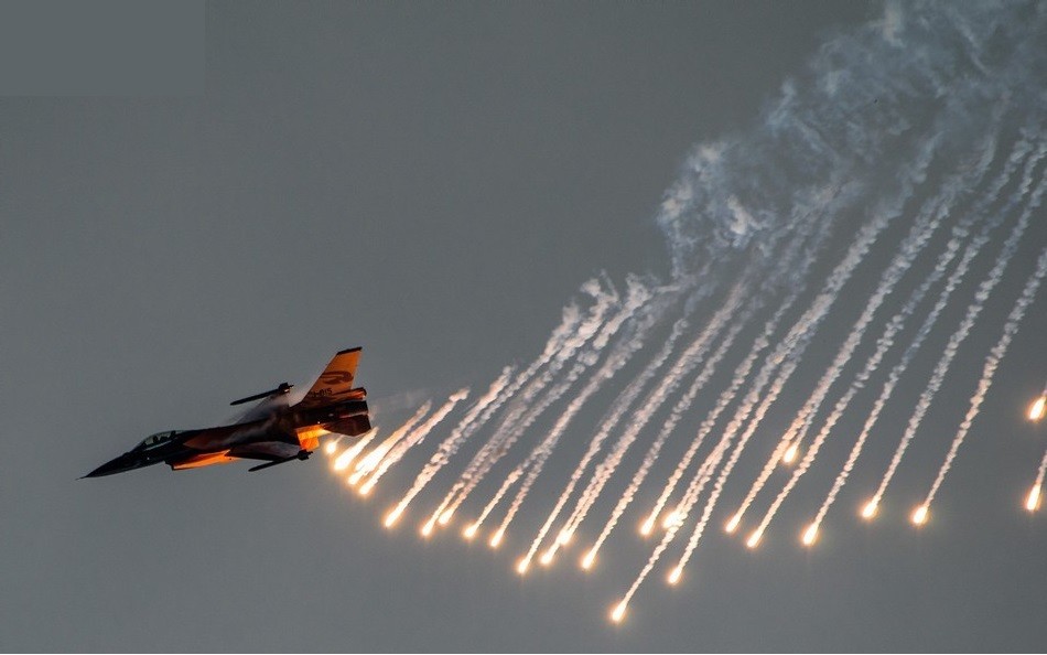 Create meme: Su-27 Russian Knights aerobatic team, planes on parade, Max aerobatic team Russian Knights