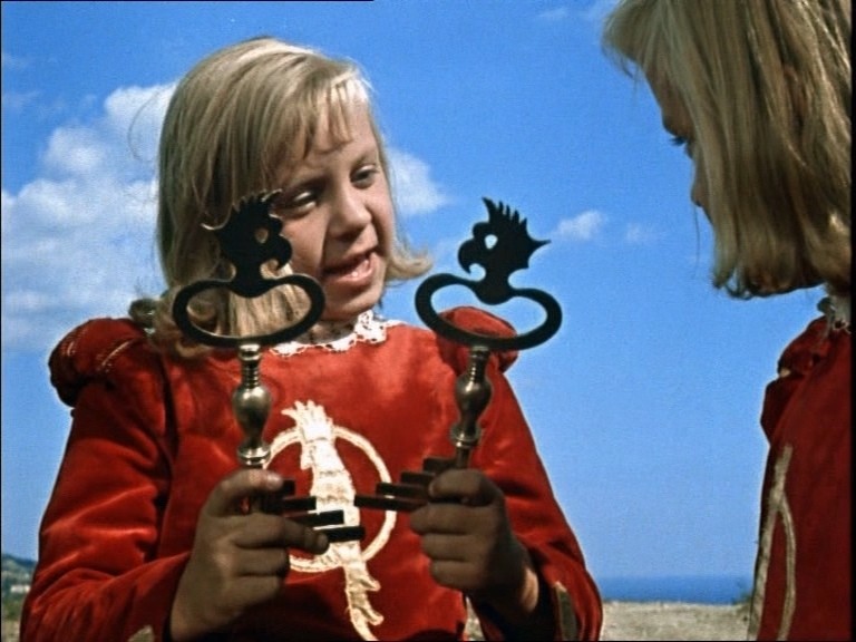 Создать мем: королевство кривых зеркал фильм ключ, королевство кривых зеркал фильм 1963, губарев королевство кривых зеркал