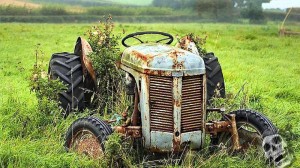 Создать мем: деревенский трактор, ржавый трактор сша, трактора