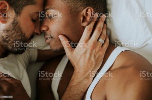 Создать мем: однополая мужская любовь в кровати
