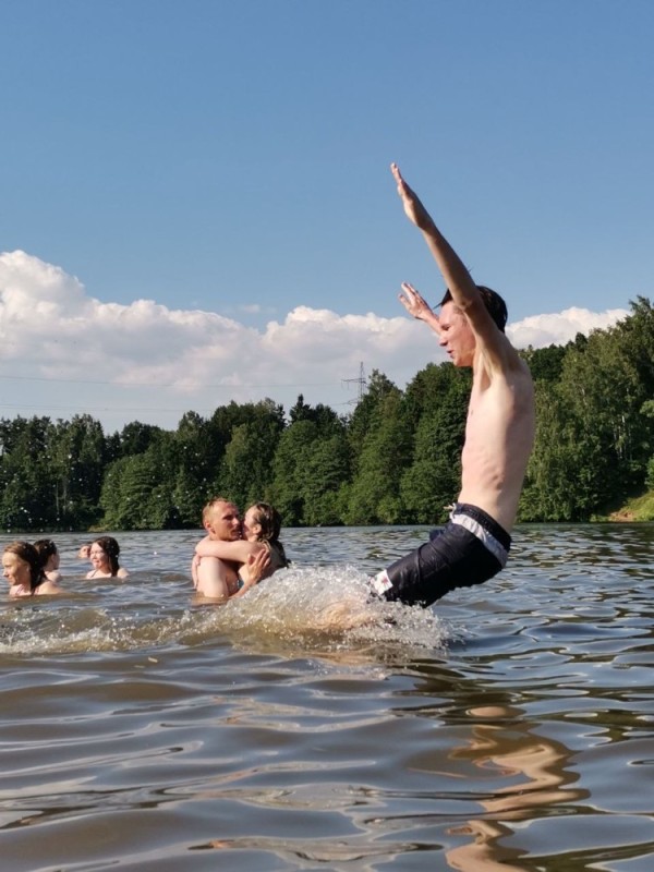 Создать мем: озеро в марий эл, ноги, купаться в речке