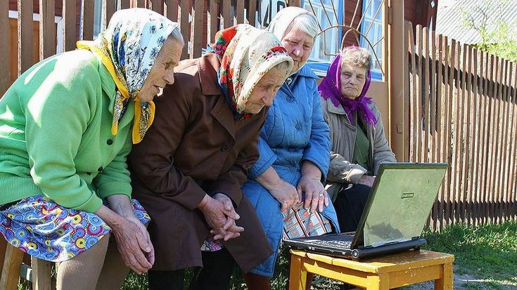 Create meme: dibs on the bench meme, grandmother on the bench, the grandmother on the bench