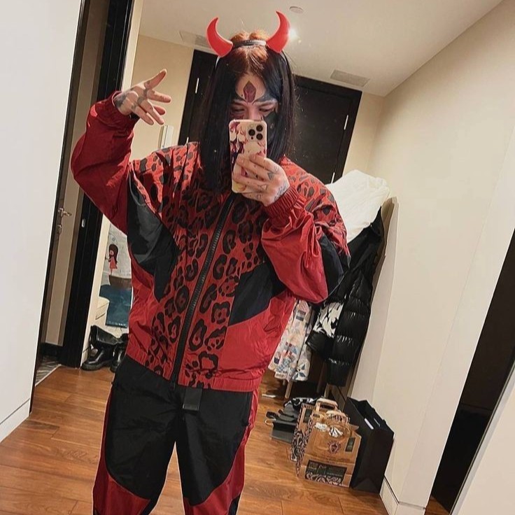 Создать мем: костюм демона для детей, человек, костюм дьявола