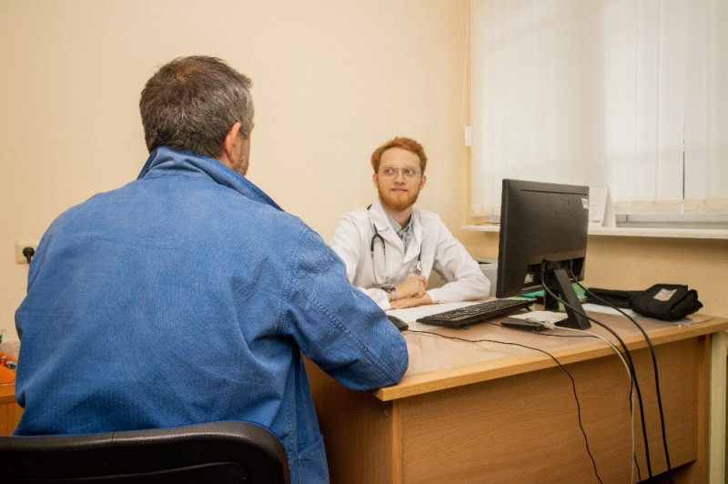 Create meme: the doctor-patient, the doctor at the clinic, the doctor