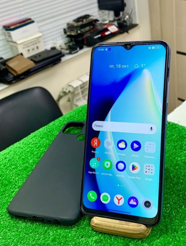 Create meme: realme smartphone, realme c35 smartphone, realme 8 smartphone