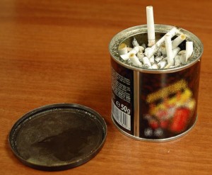 Создать мем: пепельница с окурками, курильщик, ashtray