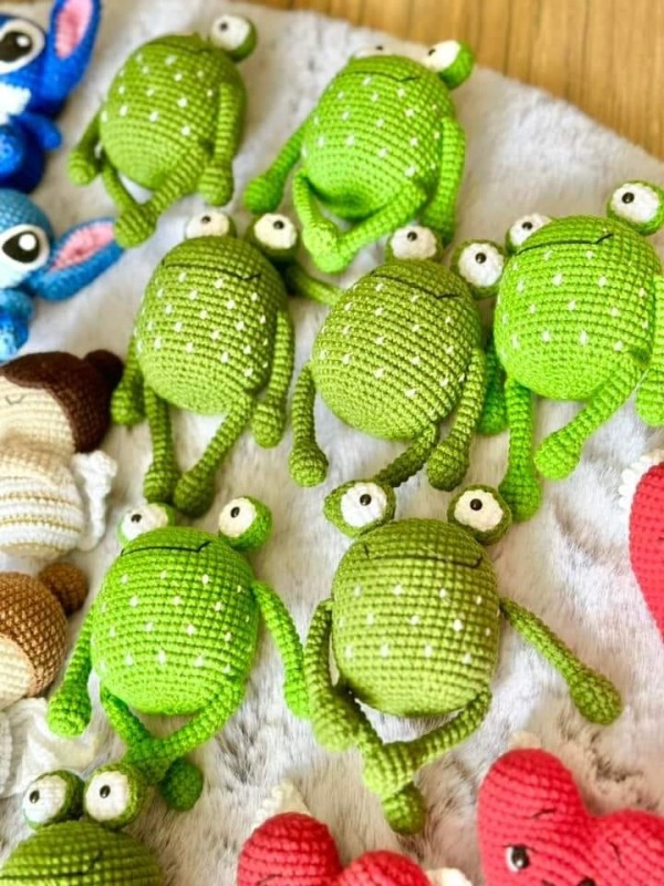 Create meme: Amigurumi crocheted frog, crocheted frog, The amigurumi frog