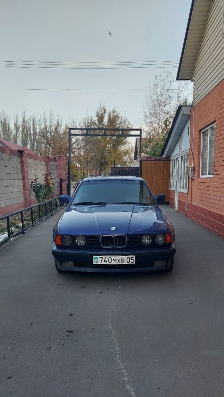 Создать мем: BMW 7er II (E32), bmw 520 1991, бмв 5 серия 1993