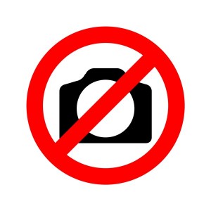 Создать мем: знак фотографировать запрещено, видеосъемка запрещена знак, запрещающий знак