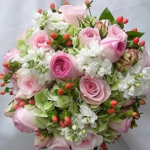 Создать мем: красивые цветы букеты, букет эустомы и розы мыло, букет красивых цветов