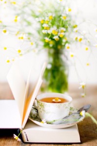 Создать мем: чашка чая весна, солнечное утро цветы кофе, чай ромашка