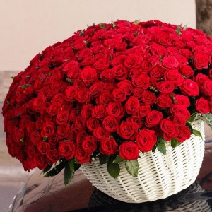 Create meme: pictures of rose bouquets large, red Naomi roses 101, bouquets of roses roses 101