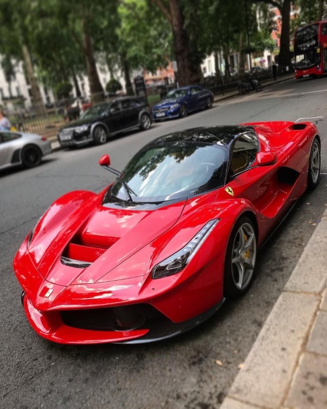 Create meme: Ferrari 458, laferrari aperta, ferrari red