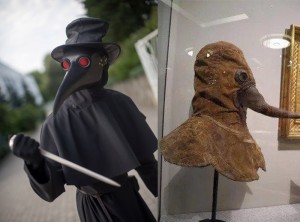 Создать мем: чумной доктор косплей, plague doctor, костюм чумного доктора