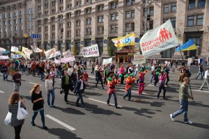 Создать мем: парад, первомай, монстрация в питере 1 мая