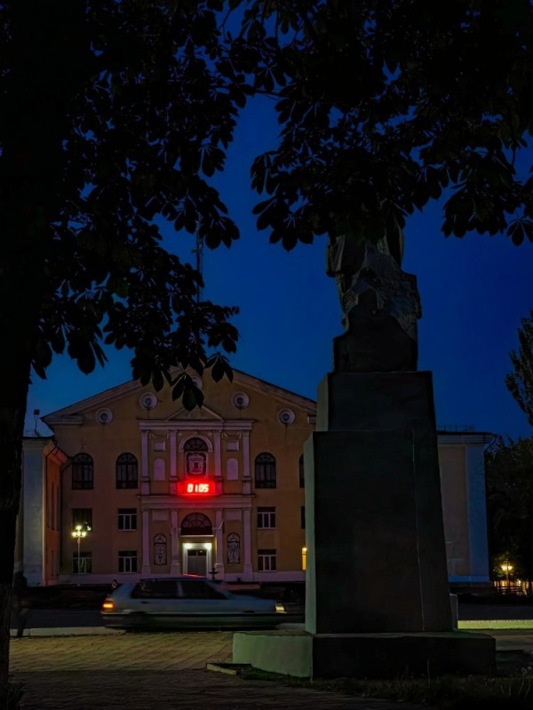 Create meme: House of Culture at night, Palace of culture, Lenin monument in Pervouralsk