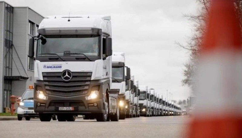 Create meme: hegelmann transporte lithuania, mercedes-benz actros, mercedes benz actros slt