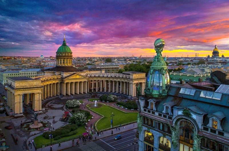 Create meme: Kazan Cathedral on Nevsky Prospekt in St. Petersburg, St. Petersburg Kazan Cathedral, Kazan Cathedral St. Petersburg