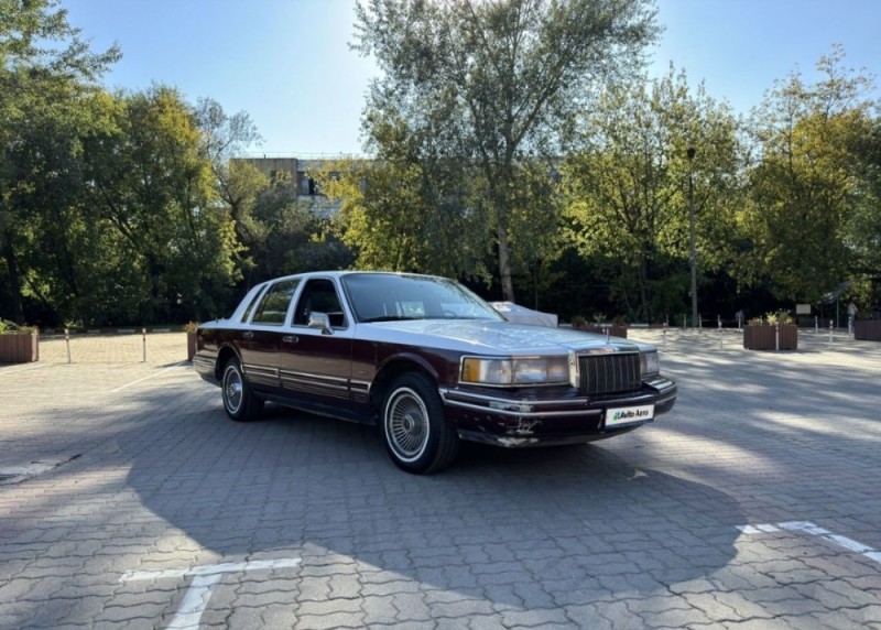 Создать мем: Lincoln Town Car II, lincoln town car 1993, lincoln town car 1992