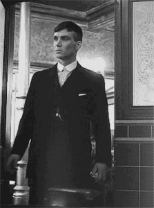 Создать мем: кадр из фильма, thomas shelby, гифки острые козырьки