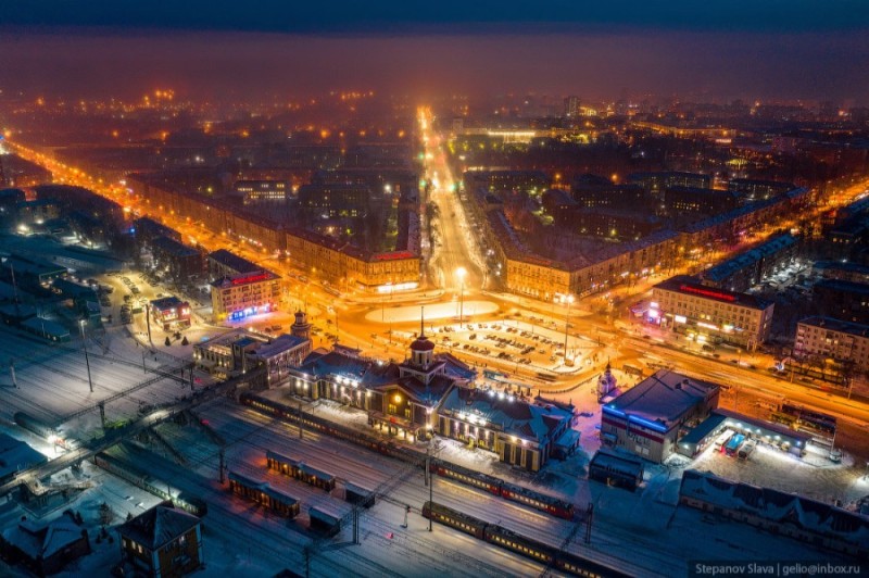 Create meme: Kuzbass Novokuznetsk, Novokuznetsk winter railway station, the central square of Novosibirsk