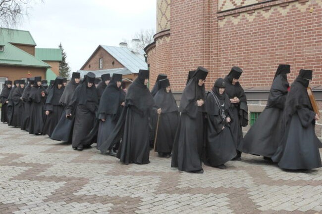 Create meme: St. Tikhon's Transfiguration Monastery of Zadonsk, Pyukhtitsky Monastery, novices of the Diveevo monastery