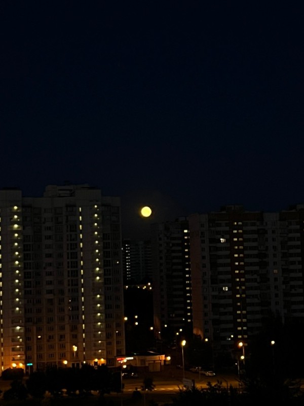 Create meme: moon over the city, night , the night the moon