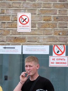 Создать мем: не курить, курить запрещено на английском, запрет на курение