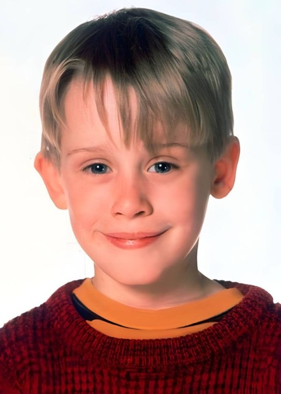 Create meme: Macaulay Culkin , Macaulay Culkin is small, Kevin McCallister 