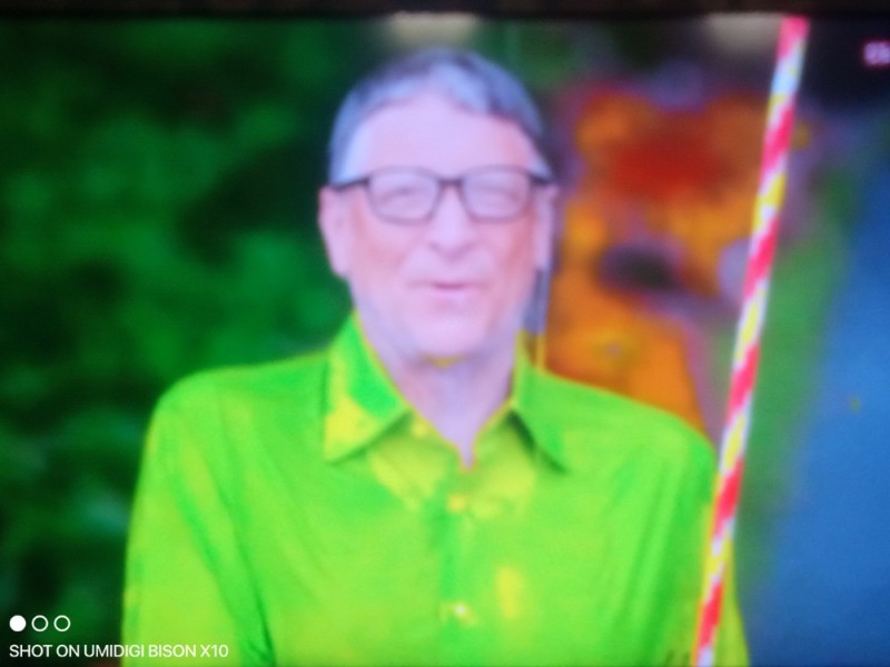 Создать мем: билл гейтс 2022, людей, ice bucket challenge bill gates