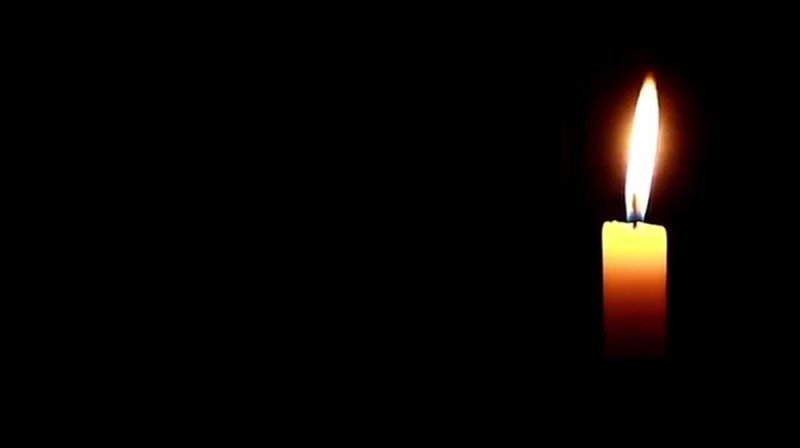 Create meme: candle of sorrow, candle on a black background, memory