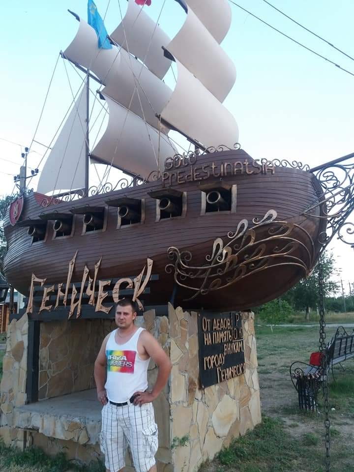 Create meme: Petrovsky pier restaurant Rostov-on-Don, Vityazevo ship, The ship is a Genichesk monument