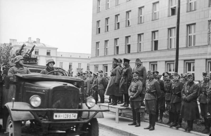 Create meme: brest litovsk parade 1939, the parade of the Wehrmacht and the Red Army in Brest, parade of the Wehrmacht and the Red Army in Brest 1939