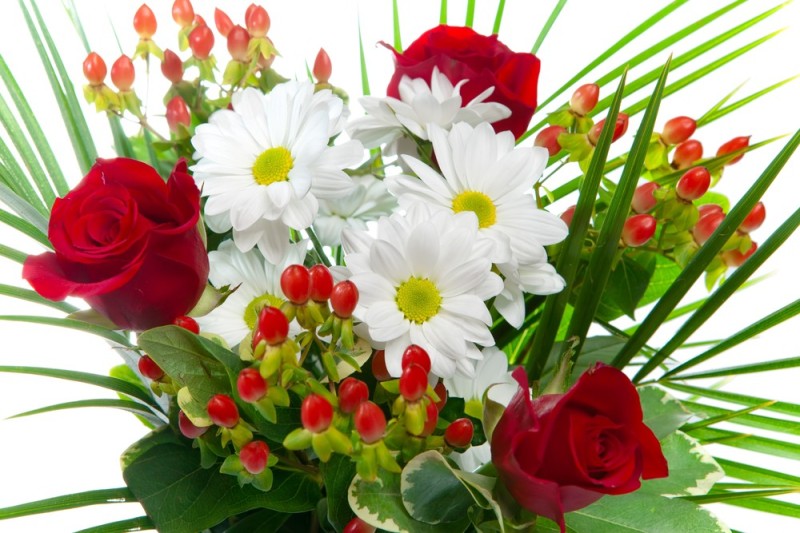 Create meme: A bouquet of daisies, bouquet of roses and daisies, bouquet of roses with daisies