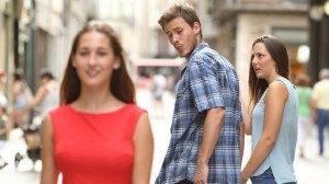 Создать мем: человек, девушка, парень оглядывается на девушку