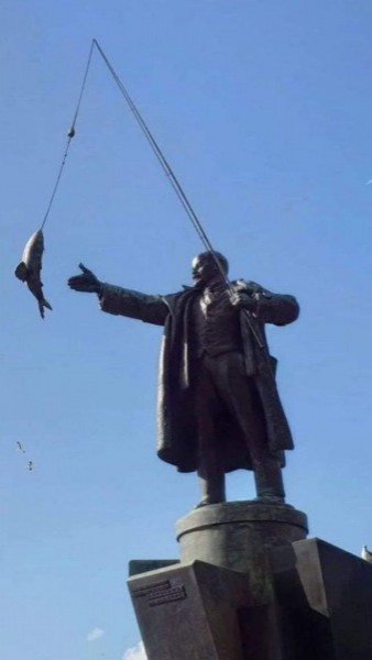 Create meme: monument to Lenin at the Finlyandsky railway station, the monument to Lenin , shchuko monument to lenin