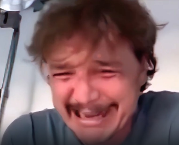 Создать мем: pedro pascal meme, pedro pascal crying, педро паскаль смеется