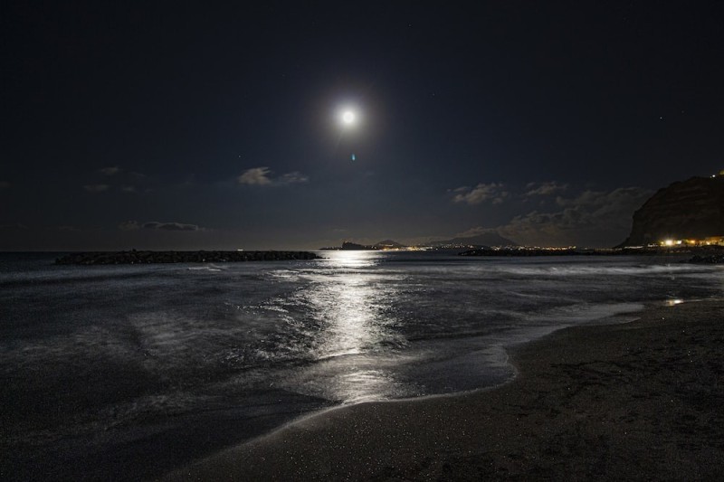 Create meme: seashore at night, The sea on a moonlit night, beach night