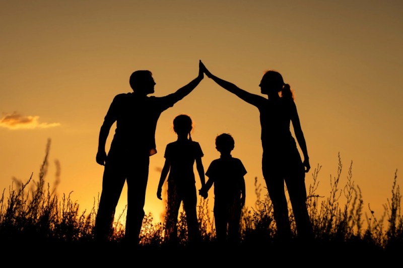 Create meme: family happy, Silhouette family, silhouette of a family of 4 people