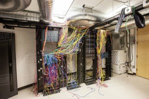 Создать мем: datacenter interconnect, серверная куча проводов, провода в серверной стойке