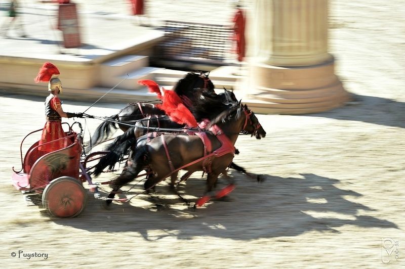 Create meme: Chariot racing Rome, Chariot racing in ancient Rome, The quadriga in ancient Rome